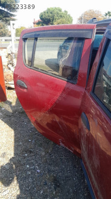 Dacia stepvay  sag arka kapi ufak hasarlı yedek parça