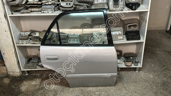 2000/01 TOYOTA COROLLA ORJİNAL ÇIKMA SAĞ ARKA KAPI