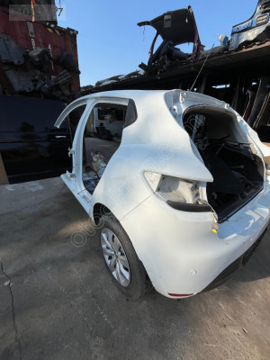 RENAULT CLİO 4 SOL ARKA ÇAMURLUK KESME