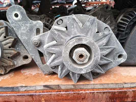 Renault 9 şarz dinamosu