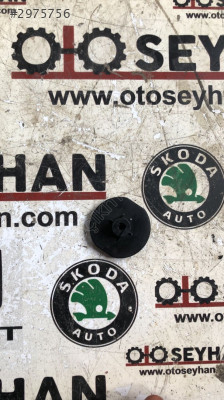 13217320 Opel Corsa D pedal altı halısı vidası