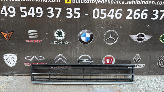 VW Passat B7 Ön Tampon Orta Izgara Çıkma Parça