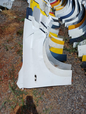 FİAT EGEA SAĞ ÇAMURLUK ÇIKMA ORJİNAL UYGUN FİYATT PARÇA