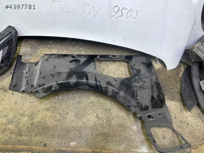 Courier sol arka çamurluk r2x6 v27861 ab