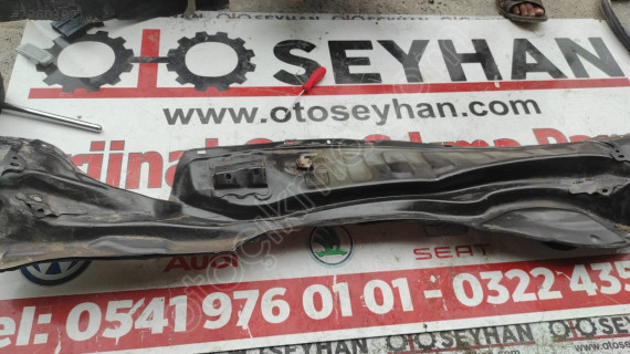 Toyota Yaris ön cam eleği sacı