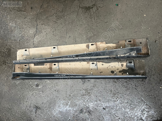 COURİER SAĞ SOL MARŞPİYEL ORJİNAAL ÇIKMA PARÇAA