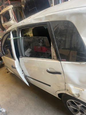 Ford Fiesta sol arka kapı
