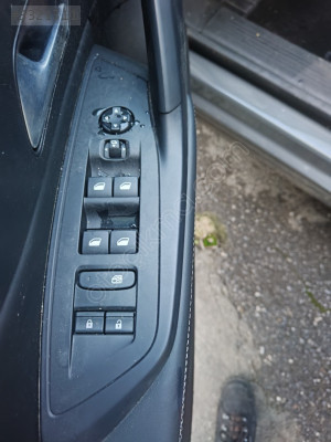 Peugeot 408 cam düğmesi