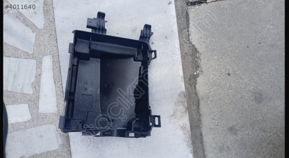 Citroen c4x  sigorta kutusu 9804681780