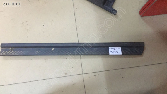 NİSSAN D21 SAĞ ÖN EŞİK BAKALİTİ