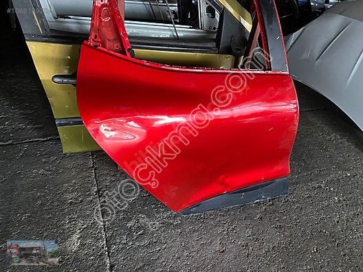 Renault Clio 4 kırmızı sağ arka kapı çıkma orjinal