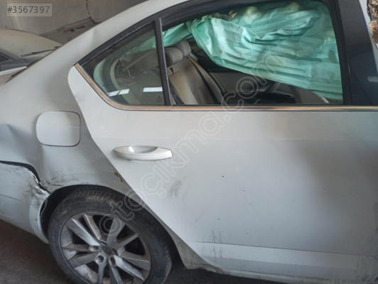 SKODA OCTAVİA SAG ARKA KAPI