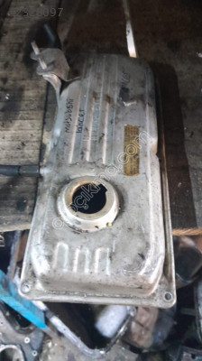 Hyundai Excel,mitsubishi lancer 1.5 külbütör kapak çıkma