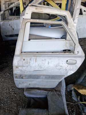 Fort fiesta sol arka kapı 2000 model