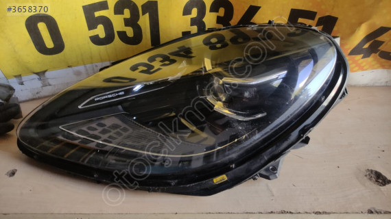 LE2046458 Kodlu Porsche Macan Sol Ön Far Parçası