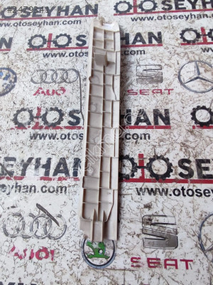 3G0868223B Passat b8 sol sütun orta kaplama