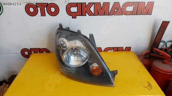 FORD FİESTA SAĞ FAR