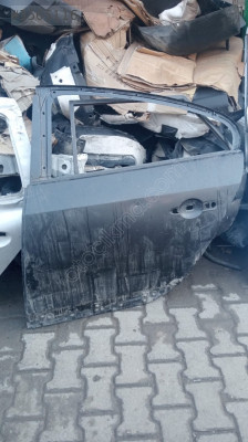 RENAULT FLUENCE SAĞ ARKA KAPI ÇIKMA