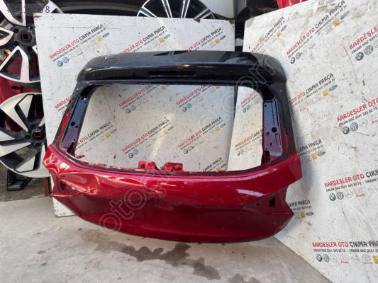 Opel Corsa f arka bagaj kapağı hasarlı ürün