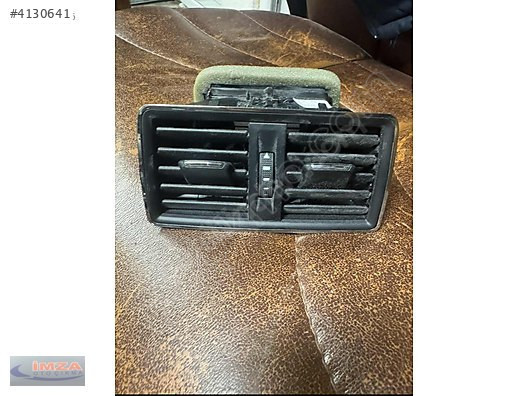 3V0819203C SKODA SÜPERB ARKA KLİMA ÜFLEME IZGARASI ORİJİNAL