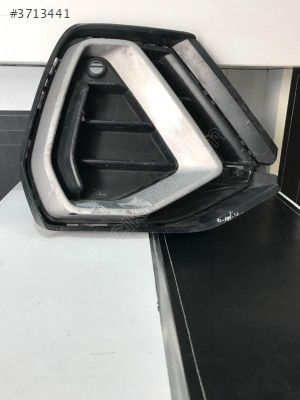 AUDİ Q3 SAĞ SİS KAPAĞI