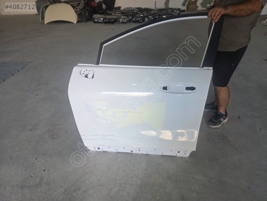 FORD PUMA BEYAZ SOL ÖN KAPI ORJINAL GÖÇÜKLÜK
