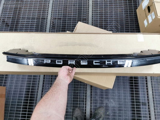 PORSCHE TAYCAN ARKA BAGAJ YAZISI