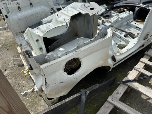 Peugeot bipper sağ arka çamurluk orta direk marşbiyel