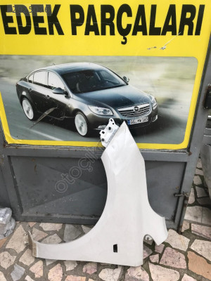 Opel Corsa e beyaz sol ön çamurluk