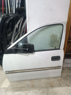 Combo B sol ön kapı dolu çıkma orjinal