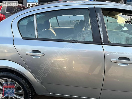 OPEL ASTRA H SEDAN SAĞ ARKA KAPI HATASIZ