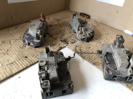 FORD ESCORT KAPI KİLİTLERİ