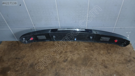Renault Clio 2004 model arka bagaj üst plastiği
