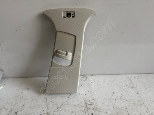 FORD FOCUS SAĞ ORTA DİREK ÜST TRİM