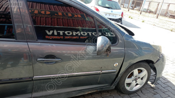 peugeot 207 sağ ön  kapı dolu