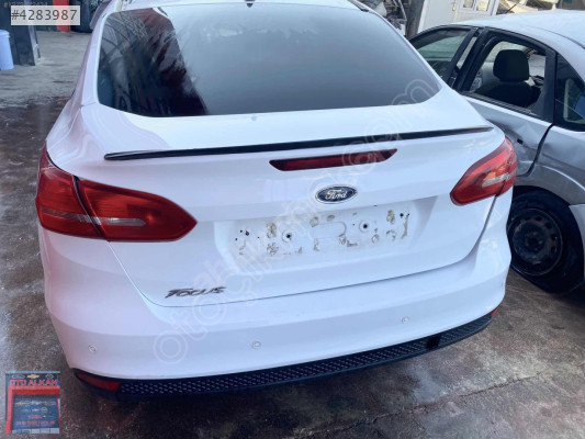 FORD FOCUS 3,5 SEDAN BEYAZ HATASIZ BAGAJ KAPAĞI