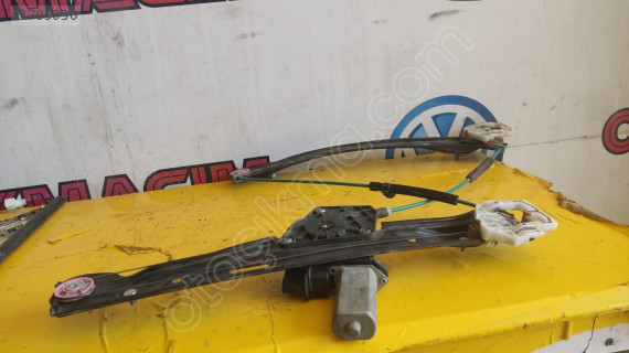 BMW F30 3 Serisi Sol Ön Cam Krikosu Motoru - 71019003