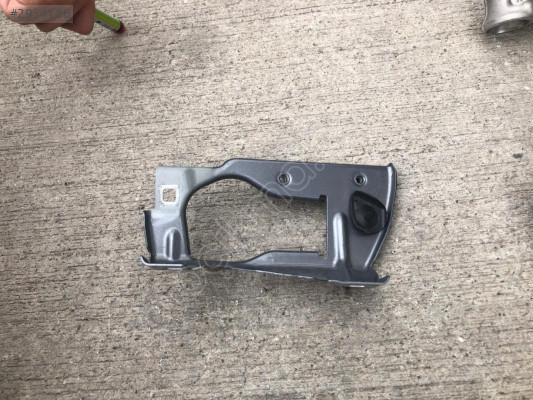 BMW Z4 G29 MONTAJ BRAKETİ 7435791-06