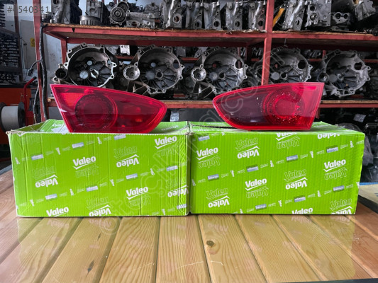 1P0945108F seat leon sağ bagaj stopu