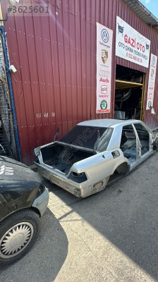 MERCEDES W124 SAĞ ARKA ÇEYREK