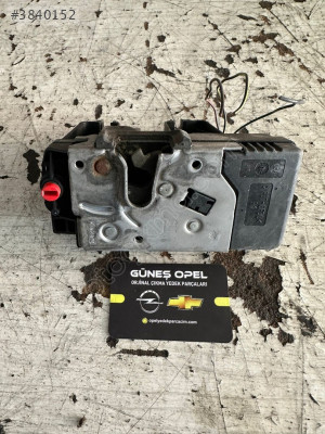 OPEL COMBO C SAĞ ARKA SÜRGÜLÜ KAPI KİLİDİ ÇIKMA ORJNL GM 13157757