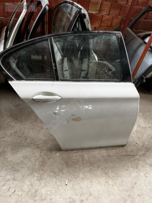 F10 sağ arka kapı