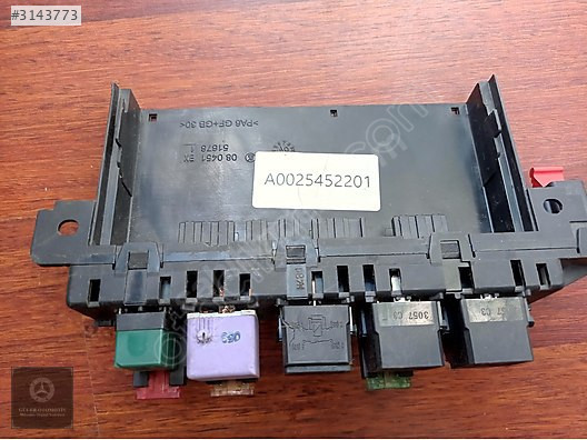 MERCEDES W215 W220 ÇIKMA ARKA SİGORTA KUTUSU A0025452201