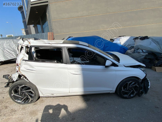 HYUNDAİ İ20 SAĞ ARKA KAPI SÖKME 2021-2024