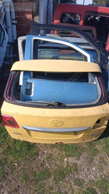Toyota Avensis bagaj kapağı yedek parça