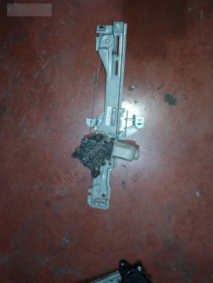 Peugeot 301 çıkma sağ arka cam kirkosu 9674437280