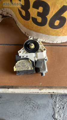 AUDİ A3 SOL ÖN CAM MOTORU