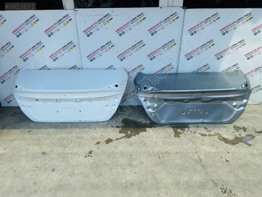Honda Civic arka bagaj kapağı (az kusurlu)