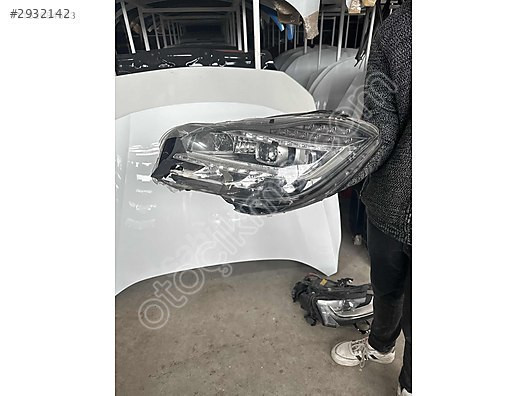 W218 Cls sol far cam kasa kırık