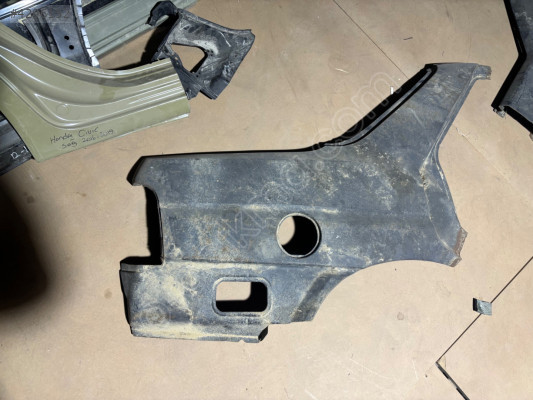 FORD ESCORT SAĞ ARKA ÇAMURLUK ORİJİNAL SIFIR